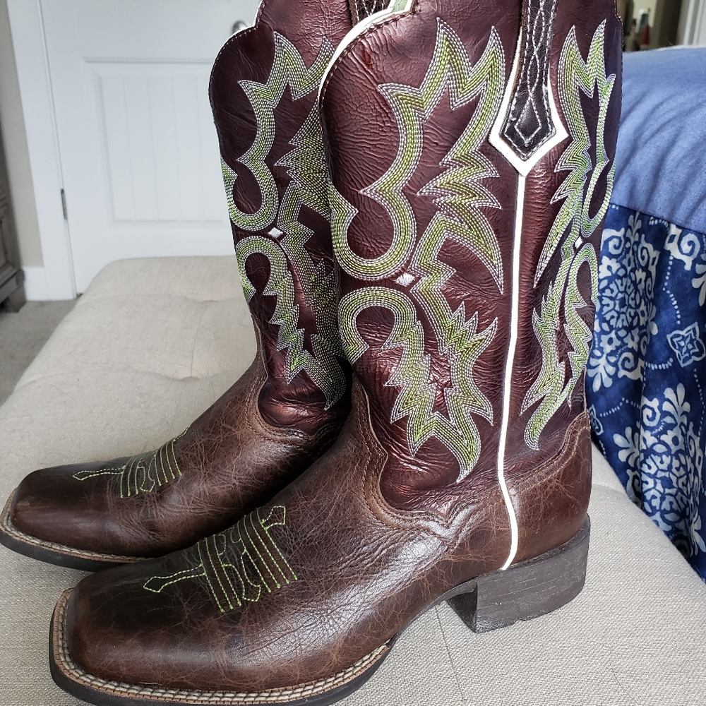 Ariat Women's 11' chocolate/green boots